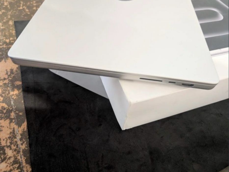 Macbook pro M3 Pro 16”