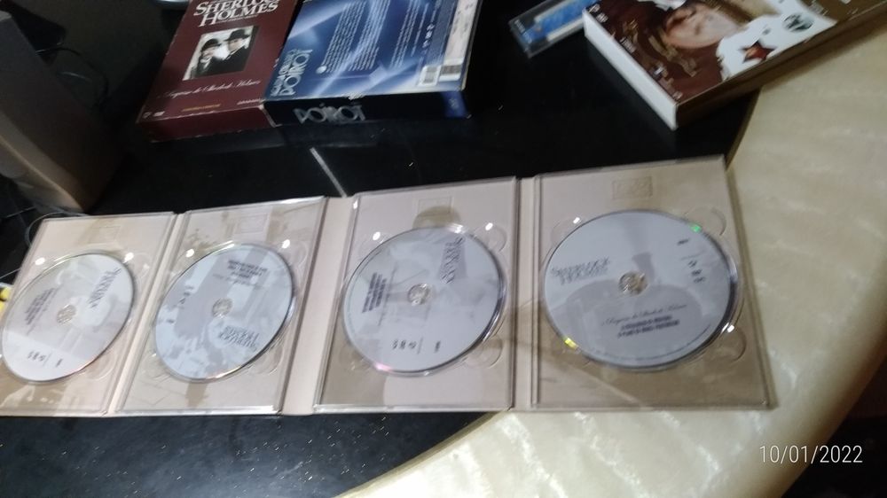 2 Colecoes DVDs Poirot e Sherlock Holmes