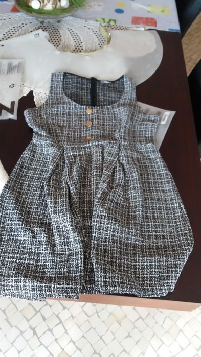 Blusa e saia com alças