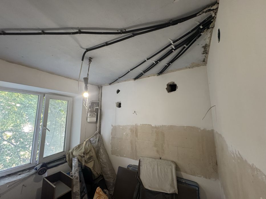 Продаю 1 квартиру на Космонавтов ( ост Расвет)и1