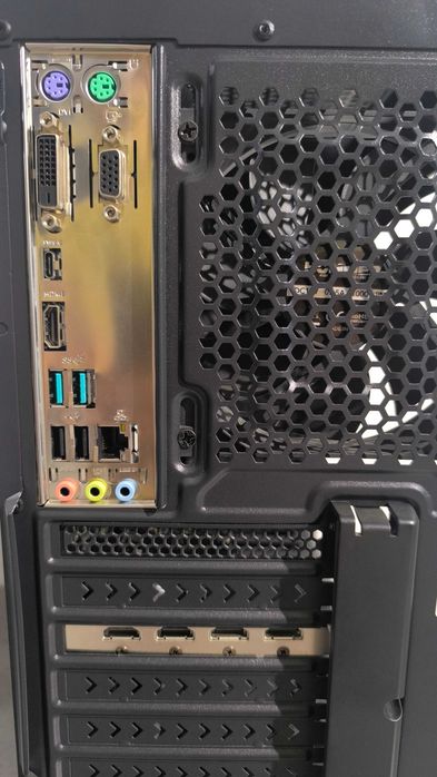 Intel i5-9400 6 Cores | 8GB DDR4 | NVMe + SSD | GT730 2GB 4 HDMI | Win11 Pro -  Excelente Estado - [LER DESCRIÇÃO]