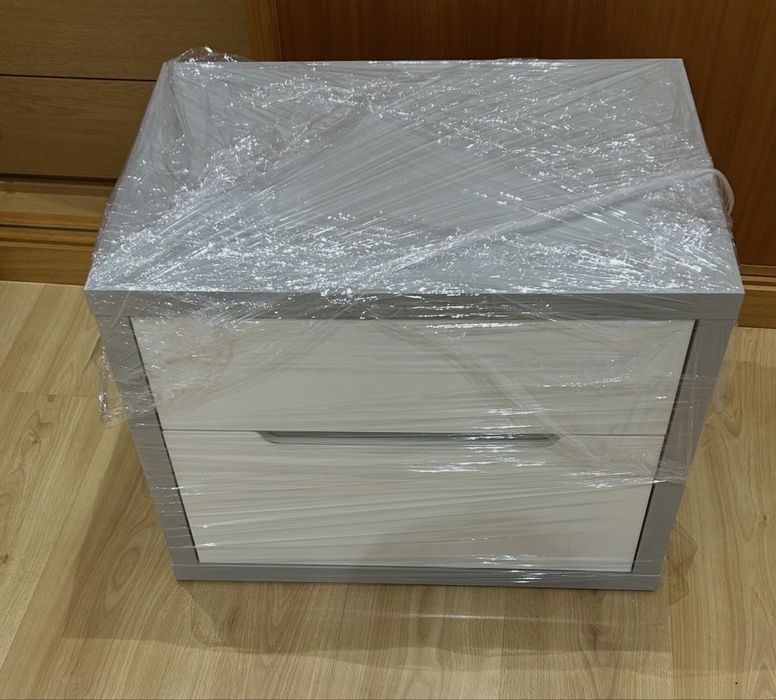 Mobiliário Completo Novo | Cama + Colchão + 2 Mesinhas + Aparador + Consola | Nunca Usado