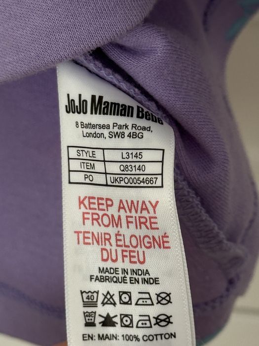 Сукня красивого фіолетового кольору з квітами