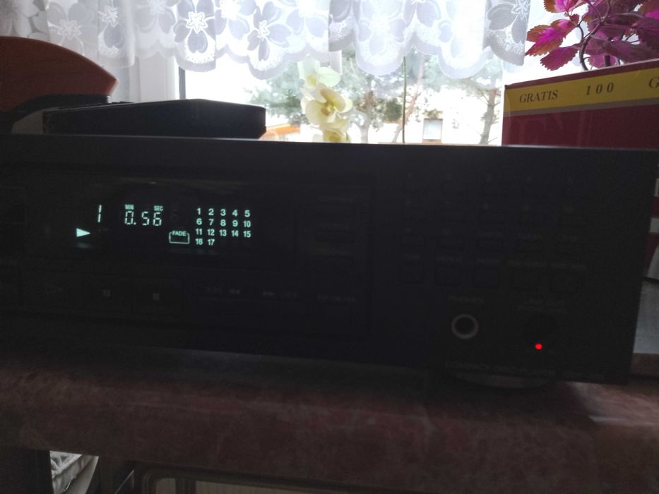 CD Sony cdp-395. Pilot sprawny w 100%.  stan bardzo dobry.