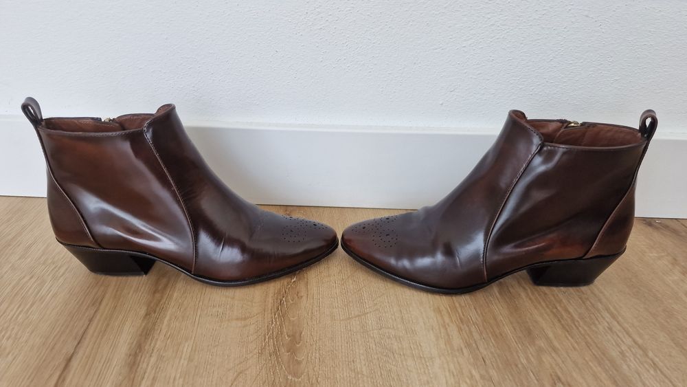 Botim bota salto antik perfurado Massimo Dutti