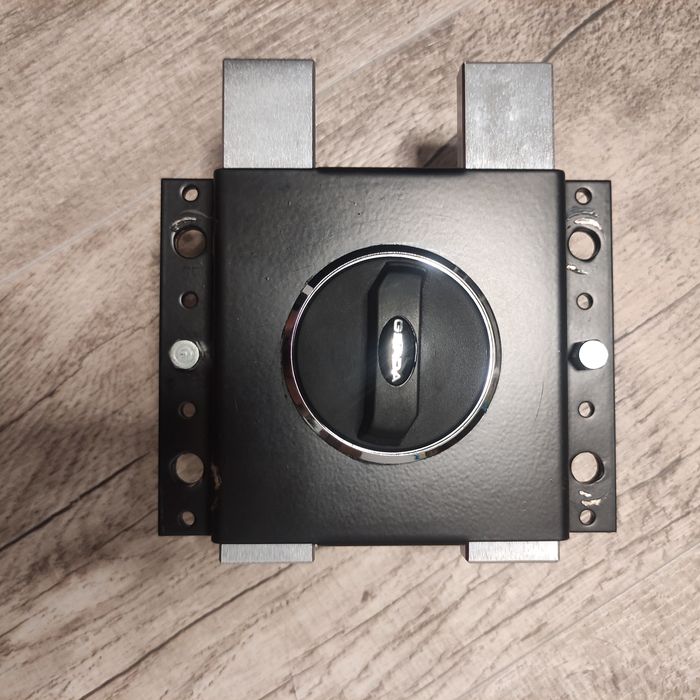 Zamek Gerda nawierzchniowy prawy, czarny