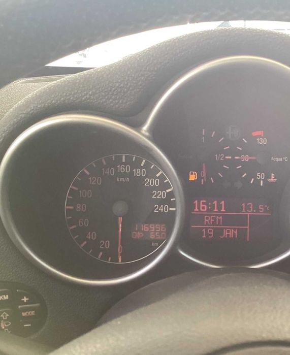 ALFA ROMEO 1.6 com 116.996 kms pouco rodado - Ano 2002.