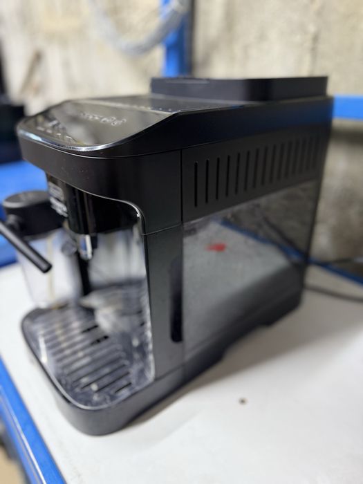Кавомашина Delonghi Magnifica Evo ECAM