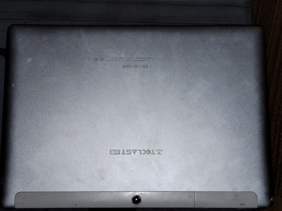 Терміново!!!  Планшет з захисним чехлом