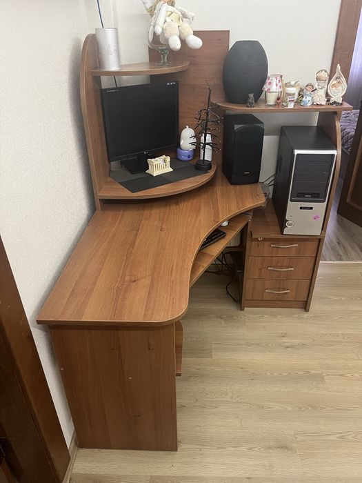 Компютерний стіл