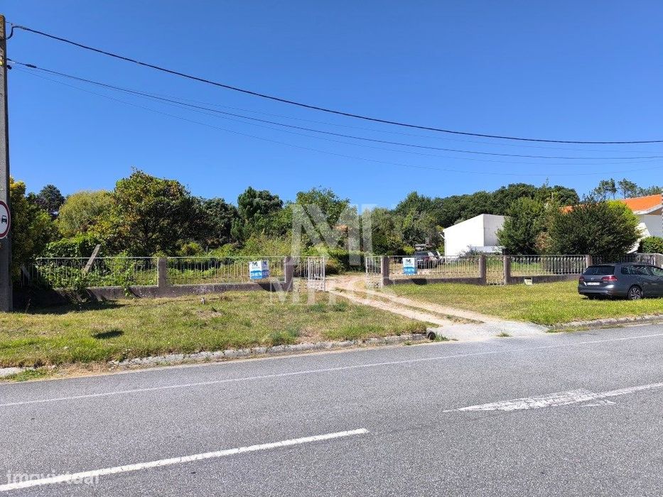 Moradia T2 com terreno para venda em Vila Praia de Âncora