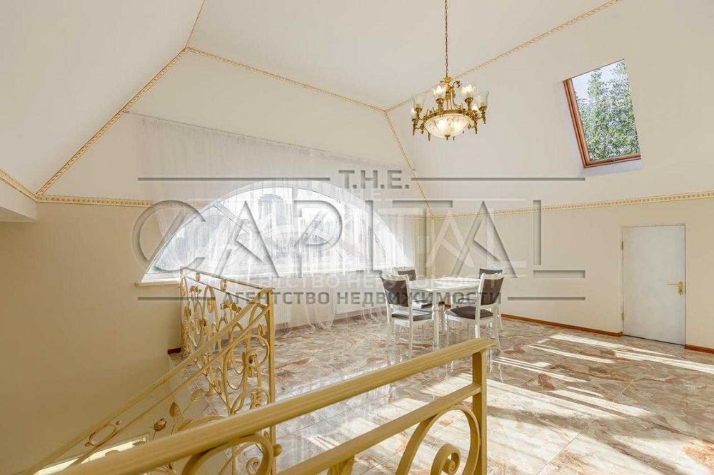 Оренда будинку в центрі міста з басейном!