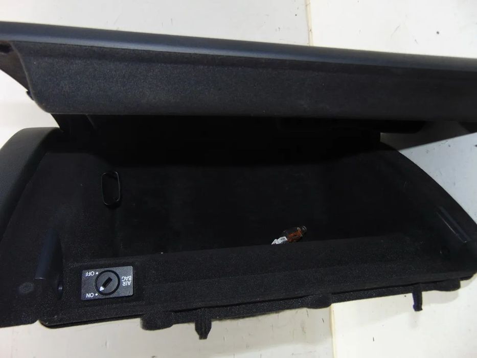 Audi A4 carrinha porta luvas