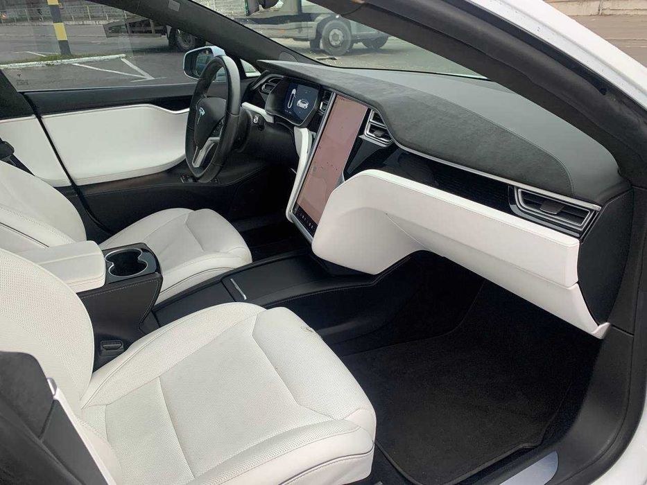 Оренда Tesla S під таксі Premium Uber Black