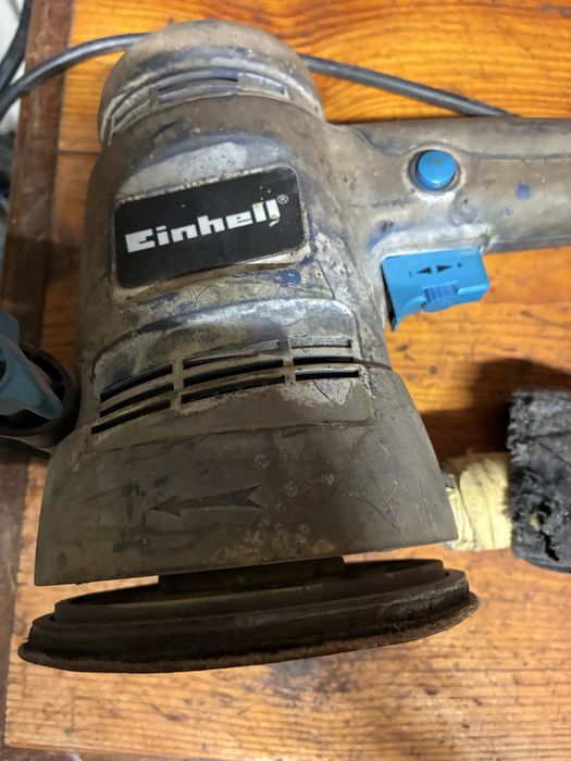 Conjunto de ferramentas elétricas para trabalhos de carpintaria e serralharia.