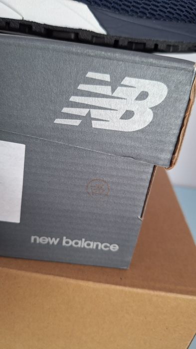 Buty sportowe New Balance mix kolorów Rozmiar 40.5