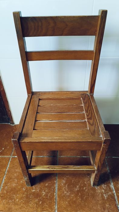 Mesa de cozinha em pinho com 4 cadeitras
