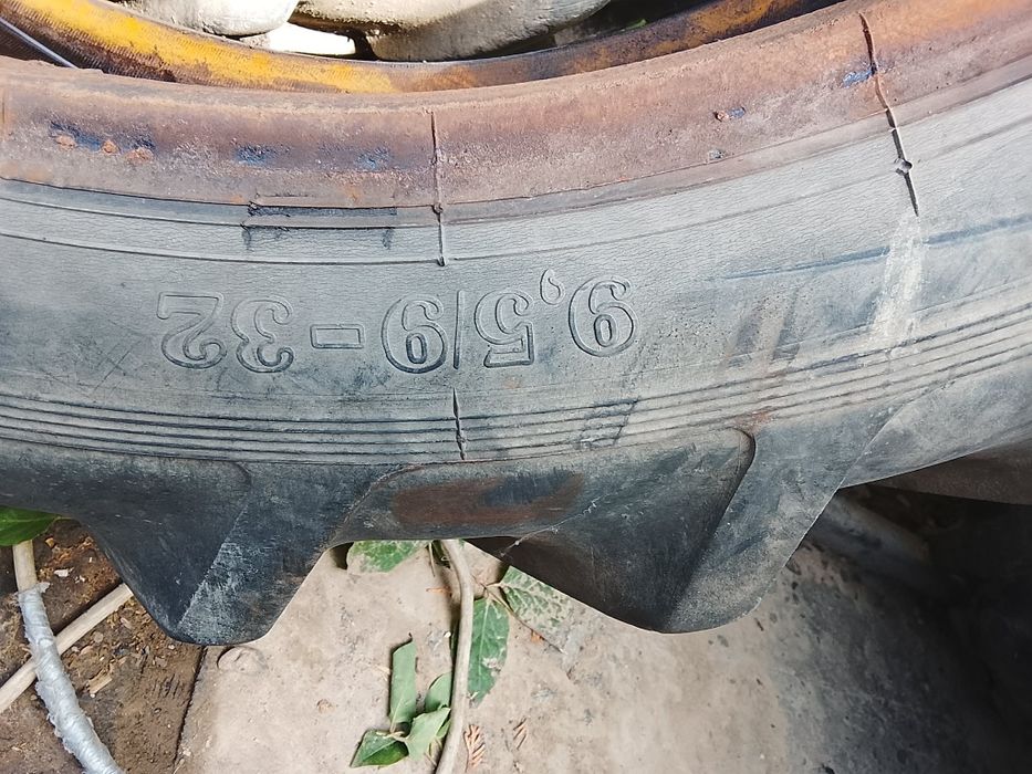 Продам шини 9,5-32 на трактор т-16 т-25