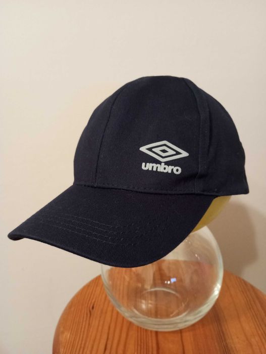 Granatowa Czapka z daszkiem Umbro rozm. uniwersalny