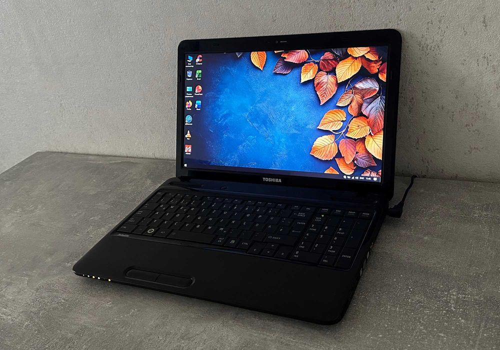 Ноутбук Toshiba (Core i5 / 4 ГБ DDR3 / 128 ГБ SSD / Radeon HD × 1 ГБ)