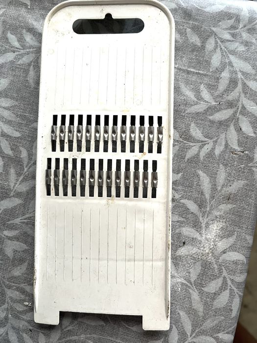 Тертка для мркви і друге для кухні