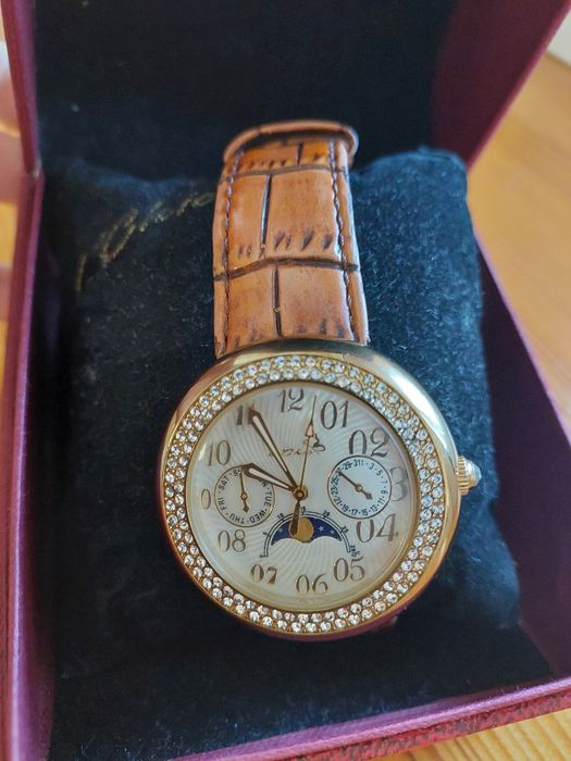 Жіночий годинник Le Chic