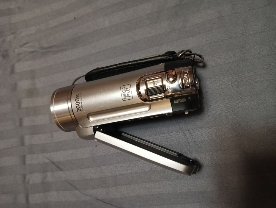 Видео камера Canon FS100.