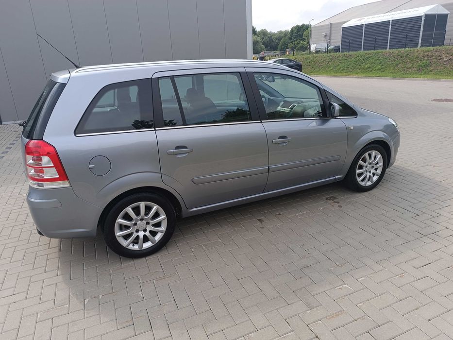 Opel Zafira B 1,8 benz,import Niemcy,7 osobowa,lift,ładny stan 2009rok