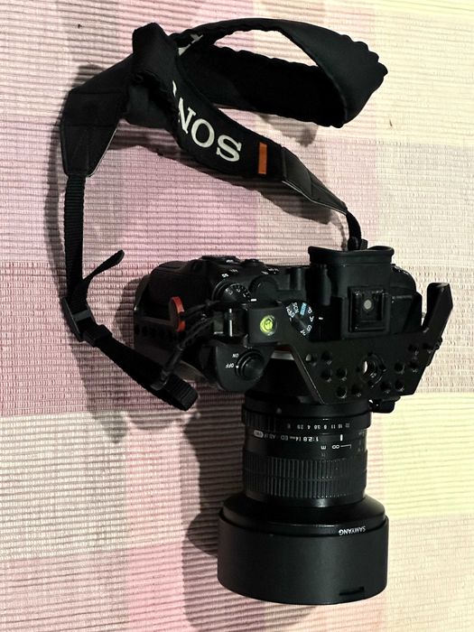 Sony Alpha 7 III + Lentes + Cage + Extras