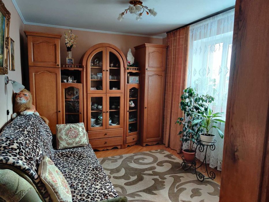 Продається двоповерховий капітальний будинок, район Роші