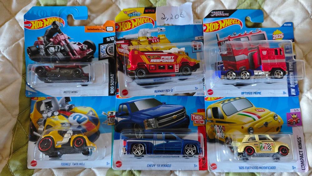 Hot wheels novos