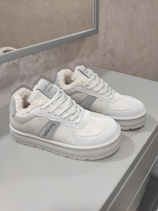 Кеды женские, зимние, два цвета.