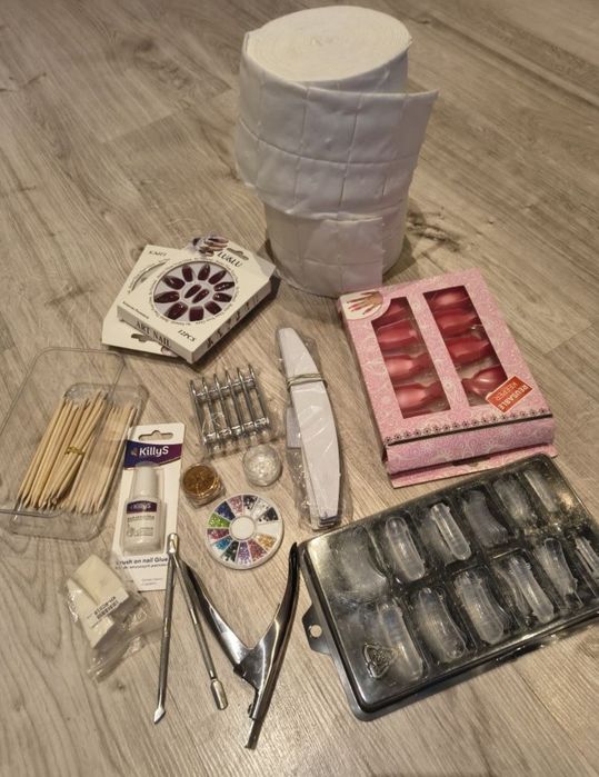 Walizka kosmetyczna z akcesoriami