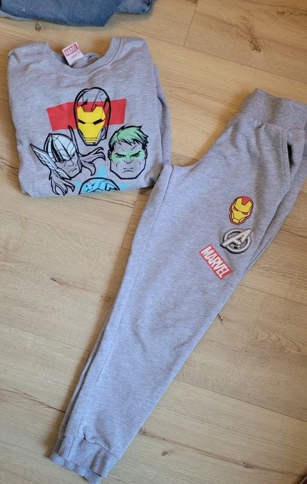 Dres chłopięcy marvel 8-9 lat