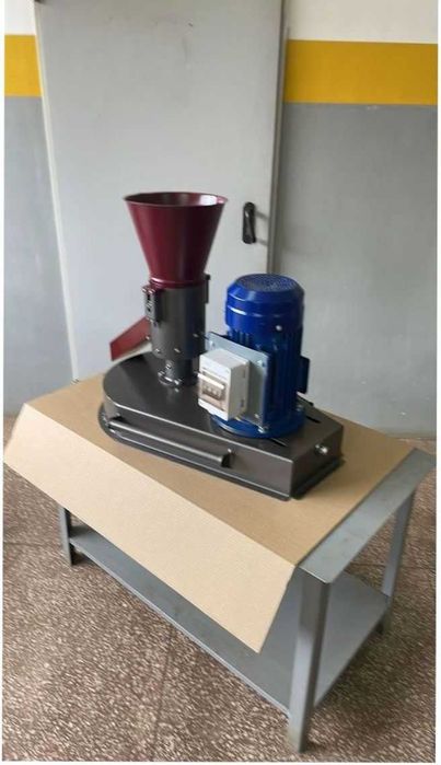 Гранулятор кормів З ДВИГУНОМ НА СТАНИНІ (матр.100мм/150мм)