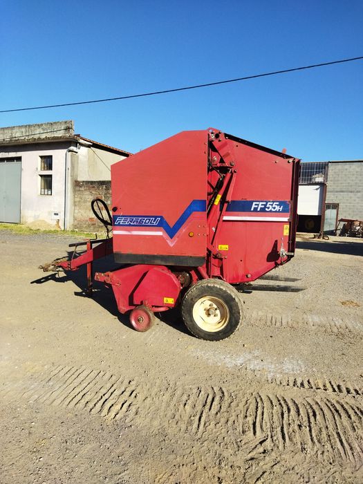 Troco ou vendo enfardadeira de rolo Ferraboli FF 55H