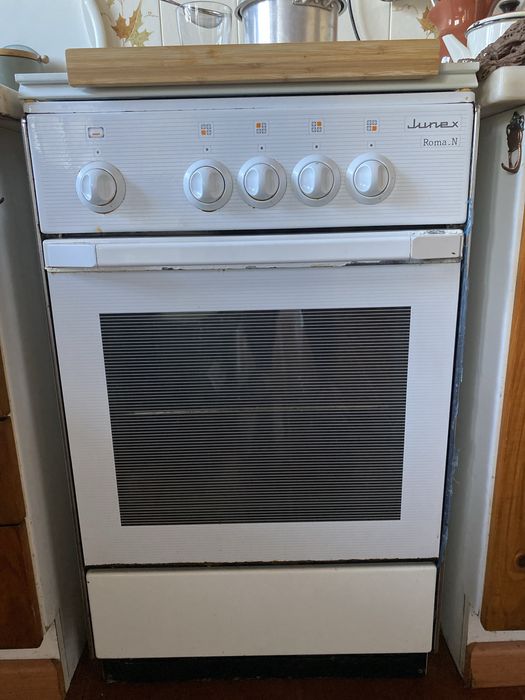 Vendo Fogão, torradeira, microndas e 2 televisores usados