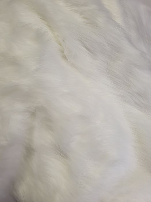 Białe futerko futro broda tkanina