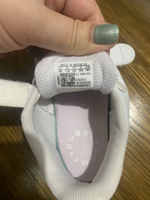 Tenis Adidas tam. 25