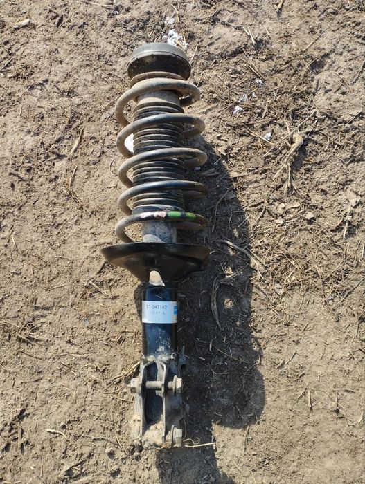 Стойки передние голь 3,2.пассат б3 .б4