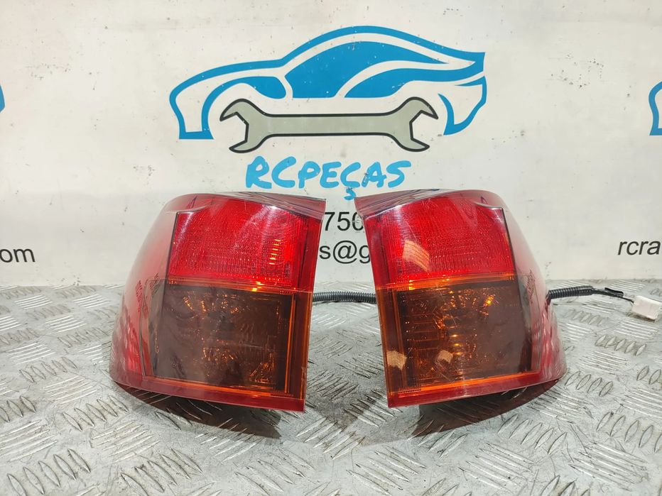 Conjunto Farolins Originais Lexus IS XE20 81551-53240 81551-53241