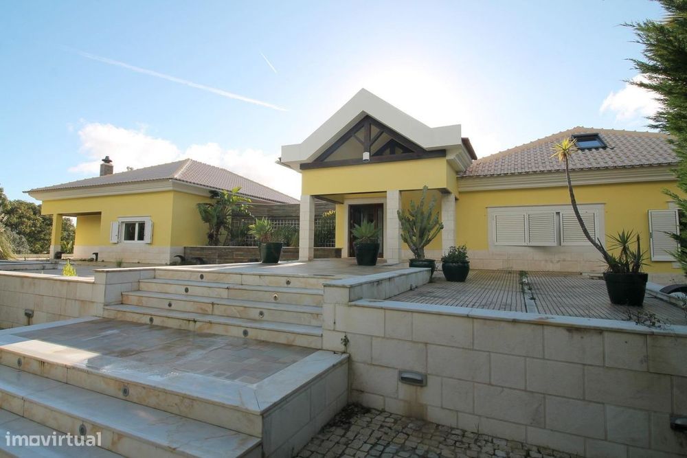 Vivenda de Luxo T6 no Casal da Carregueira