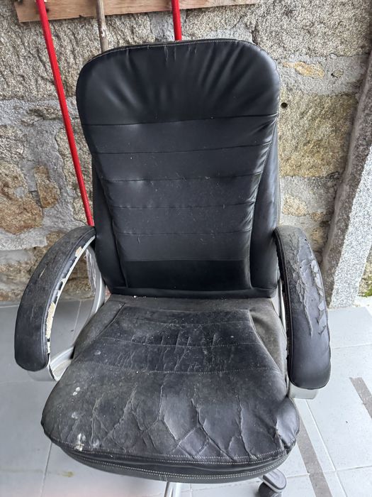 Cadeira de escritorio com uso