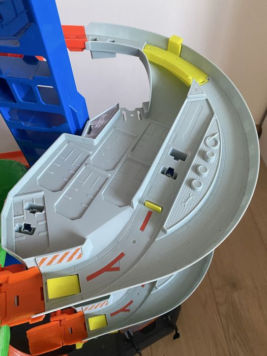 Hot Wheels Mega Garaż T-Rexa – mało używany