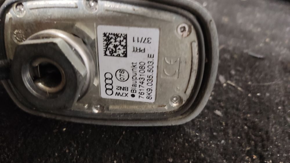 Antena dachowa radia GPS audi a4 b8