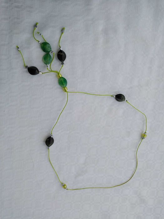 Colar com Pedras.