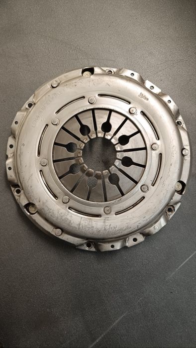 Комплект Зчеплення Valeo 837397
Комлект зчеплення з двомасовим