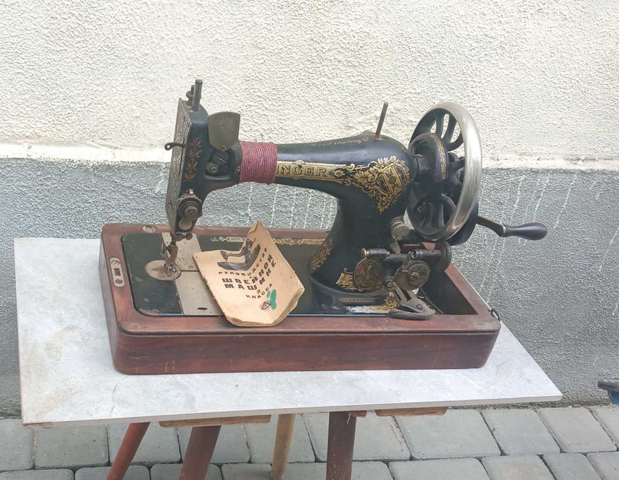 Продам антикварную швейную машинку Зингер 1937г. выпуска,  под реставрацию