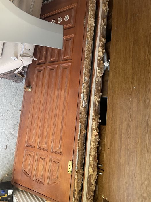 Вживані Натуральні деревяні двері різних рлзмірів, металеві батареі оп