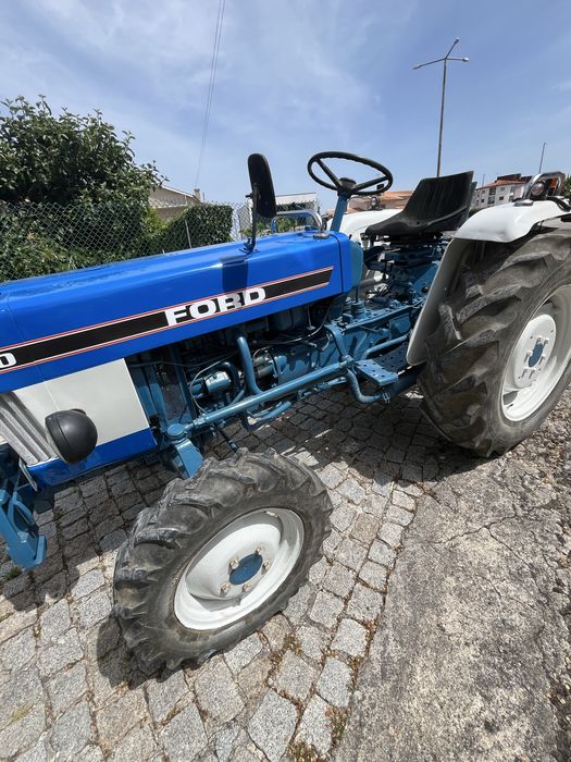 Tractor Ford 1710, traçao as 4 rodas, direçao assitida com arado